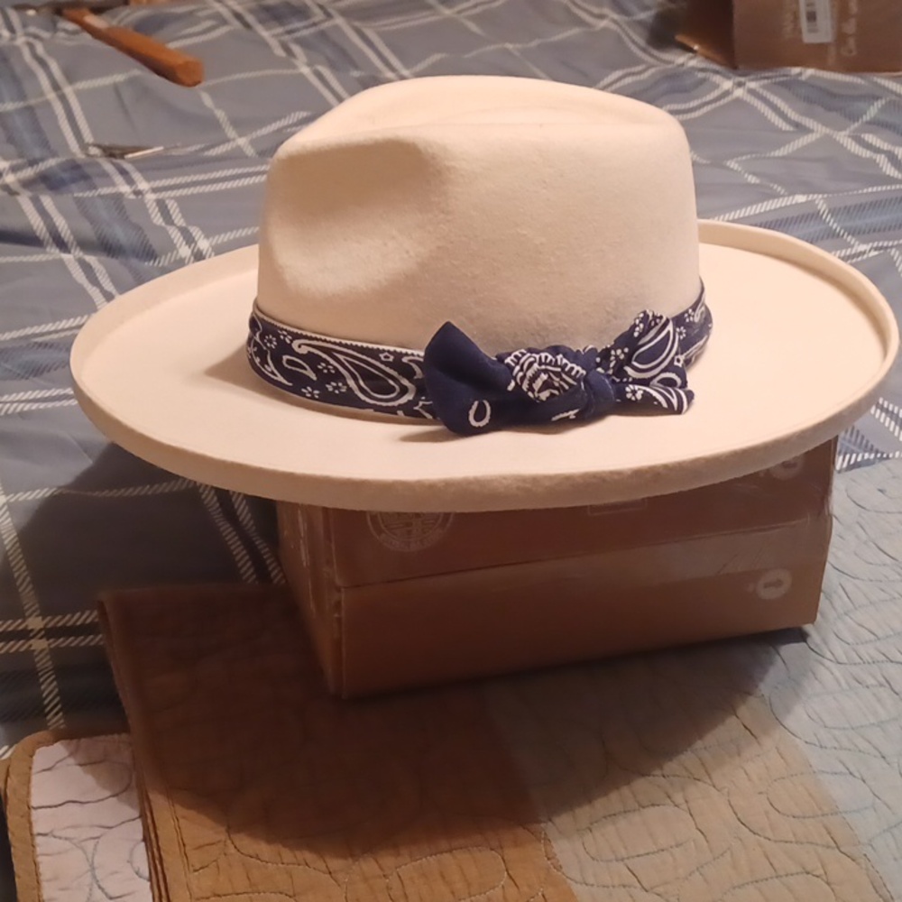 White Walrus Hats Wide Brim Hat with Pencil Rim & Blue Bandana Band - Picture 5 of 5
